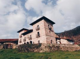 Arha Casona de Carmona (Antiguo Parador de Carmona-Cantabria), hotel v destinaci Carmona