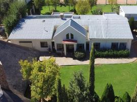Okajo Safari Lodge، فندق في Wilhelmstal