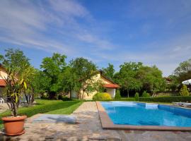 Green Life Villas, holiday home in Bryastovets