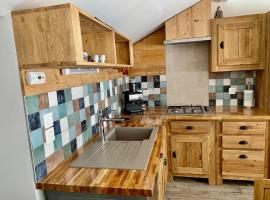 Veyrier-du-Lac ANNECY 60 m2 4-6 pers proche plage 1Garage Terrasse vue lac、ヴェリエ・デュ・ラックのホテル