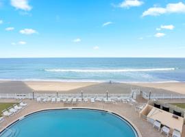 Paradise Beach Club - Oceanfront and Penthouse, aparthotel v mestu Satellite Beach