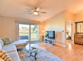 St Pete Condo with Private Lanai and Community Pool!, golfhotell i St Petersburg