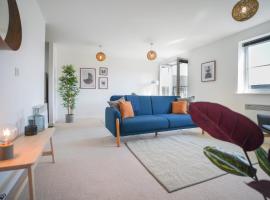 Stylish Apartment with Private Parking, отель в Кардиффе, рядом находится Автозаправочный комплекс Cardiff Gate M4