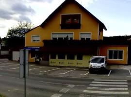 restoran i prenoćište Egghus, Cama e café (B&B) em Našice