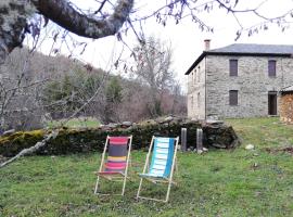 Casa Rural La Fábrica de la Luz โรงแรมในLa Omañuela