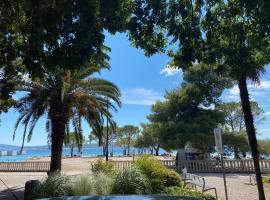 ROOMS " City Center Crikvenica "40m beach, курортний готель у Цриквениці