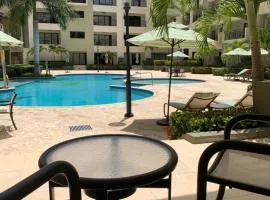 112: 1-Bedroom Grd floor condo w/patio. Palm Beach