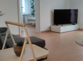 Schöne, renovierte und optimal gelegene Wohnung OG, cheap hotel in Weißkirchen