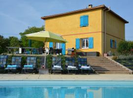 Spacious villa in Piquecos with private pool, hotel i Piquecos