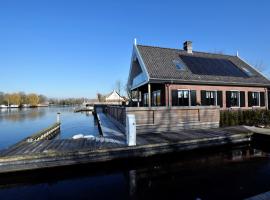 Luxurious Villa with Private Garden in Kaag, hotell i Kaag