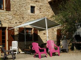 Cosy holiday home in Prats du P rigord near centre, hotel v mestu Orliac