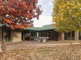 Tranquil Tipperary - Arrowtown Holiday Home, hotel u gradu 'Arrowtown'