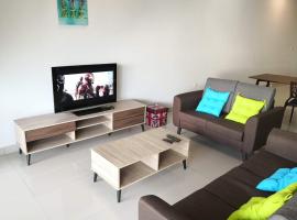 Sparkling clean Homestay @ Kota Kemuning - Rimbayu, hotel in Teluk Panglima Garang