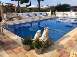 LEMON TREE VILLA, hotel with pools in Monserrat