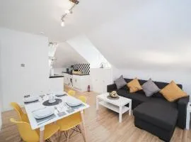 Canterbury 2 Bed Apartment Close to Town CT1 Sleeps 6