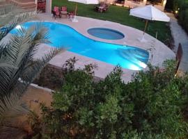 Tunis King Hotel, ξενοδοχείο σε Baţn Ihrīt