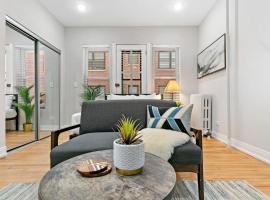 Chic & Updated Studio Apt in East Lakeview - Barry S1、シカゴのホテル