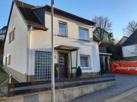 Ferienhaus Urban mit Garage, villa in Wimbach