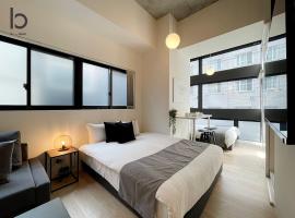 Brand new 1BR apt 5 mins walk to peace park great city view good for 7PPL, appartamento a Hiroshima