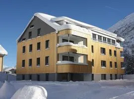 Realp-Andermatt 3,5 locali giardino privato In mezzo la natura, spettacolare per appassionati montanbike, pesca ecc In inverno fai sci di fondo dal giardino e con il treno davanti a casa si raggiunge in 5min il comprensorio scistico di Andermatt