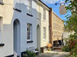 Picturesque Seaside Cottage Next to Viking Bay - Broadstairs, Hotel in Broadstairs