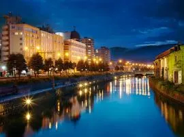 ํธํ
์๋์ ์คํ๋ฃจ