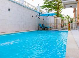 R&Eacute;SIDENCE DOLCE VITA - BONANJO，杜阿拉的附設泳池的飯店