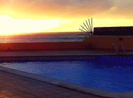 Appartement Lona, El Cieno mit Pool direkt am Meer, hotel in Valle Gran Rey