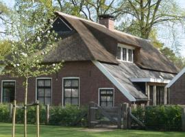 Charming Holiday Home in Nijverdal with Jacuzzi, hotel with parking in Nijverdal