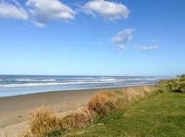 Kiwiana Bach - Ocean Beach Bach