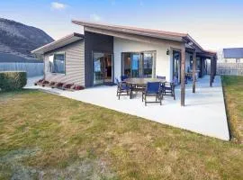 Juno Escape - Wanaka Holiday Home