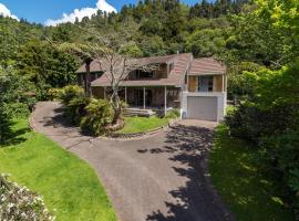 Lakeside Hideaway - Lake Rotoiti Holiday Home, vilă din Rotoiti