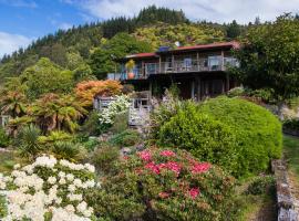 Tasman Hideaway - Marahau Holiday Home: Marahau şehrinde bir otel