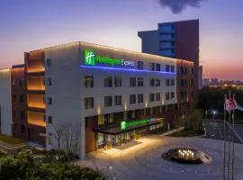 Holiday Inn Express Shanghai Kangqiao, an IHG Hotel