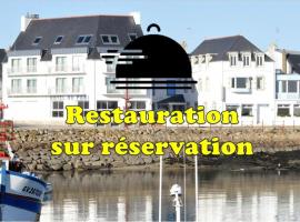 Logis Hotel Du Port โรงแรมในPlobannalec-Lesconil