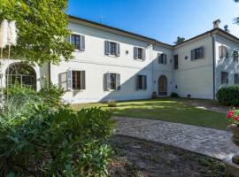 BORGO COLLE RIDENTE 13, Emma Villas, hotel a Camerino