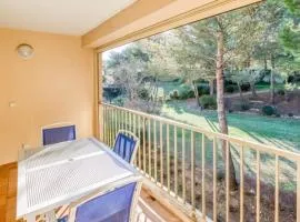 Flat With Swimming Pool Near The Beach