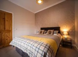 Fisherman Cottage - ideal for Trades and couples part of Langley Serviced Apartments Has outside steps