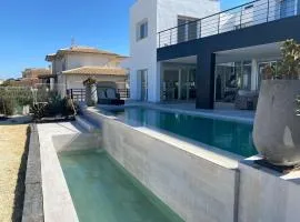 VILLA MANELS