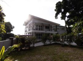 Peponi SelfCatering Apartments, hotel di Beau Vallon