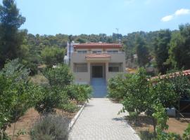 luxury 2-Bed House in Pefkali, villa in Athens