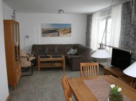 Frey - Ferienhaus über zwei Etagen mit Terrasse, hotel in Eggebek