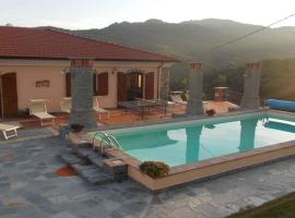 VILLA ARBEIO 8&6, Emma Villas, pet-friendly hotel in Varese Ligure