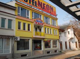 Neon Guest Rooms, hostal o pensión en Shumen