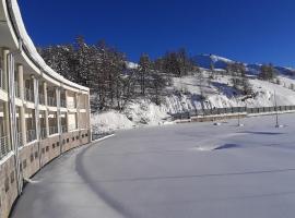 Hotel Lago Losetta, отель в Сестриере
