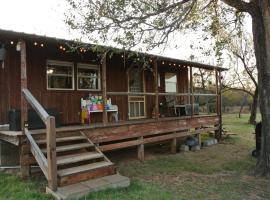 Rustic Red River Retreat, hotel with parking in Vernon