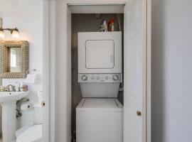 1 House to Beach, Top Level Unit, Dog OK, villa i San Diego