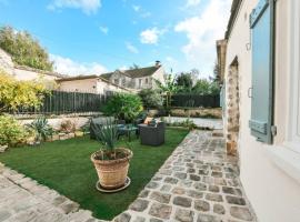 Instant Fleury, studio cosy avec jardin secret, self-catering accommodation in Barbizon