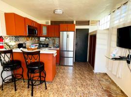 Cozy Studio Retreat with Private Parking and FREE Laundry, hotel blizu aerodroma Aerodrom Mercedita - PSE, 