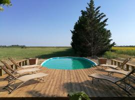 Le CAMPAGNE, hotel dengan kolam renang di Beaucaire